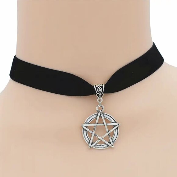 Necklace Pentacle Star Choker Black Velvet Wicca Goth Rave Punk Scene Costume - Picture 1 of 2